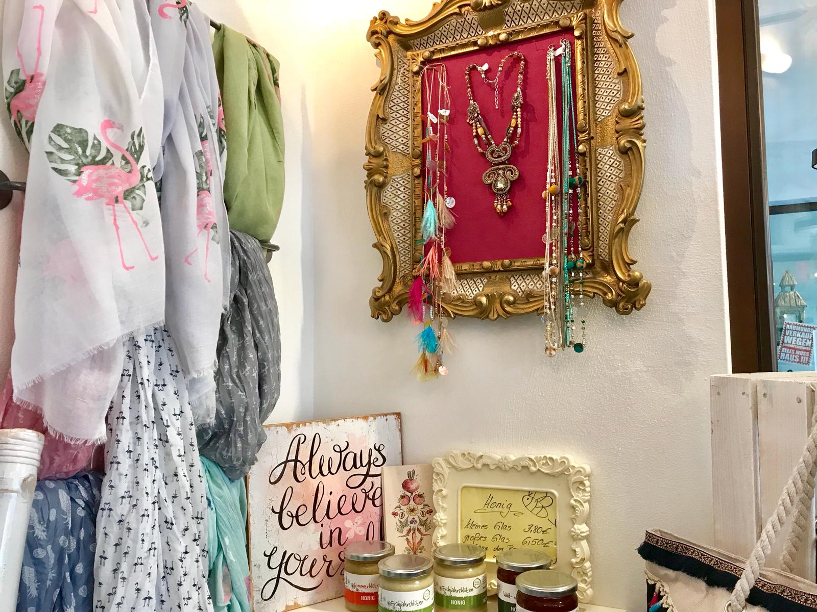 Schmuck, Taschen und mehr