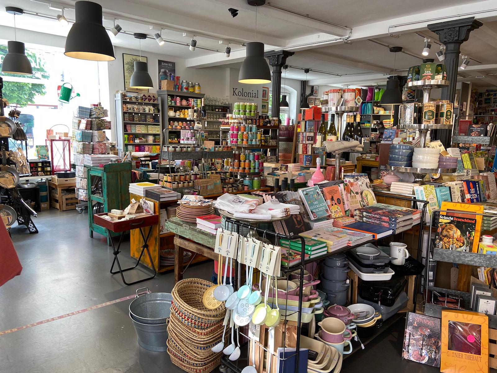 Kolonial Feinkost und Buch