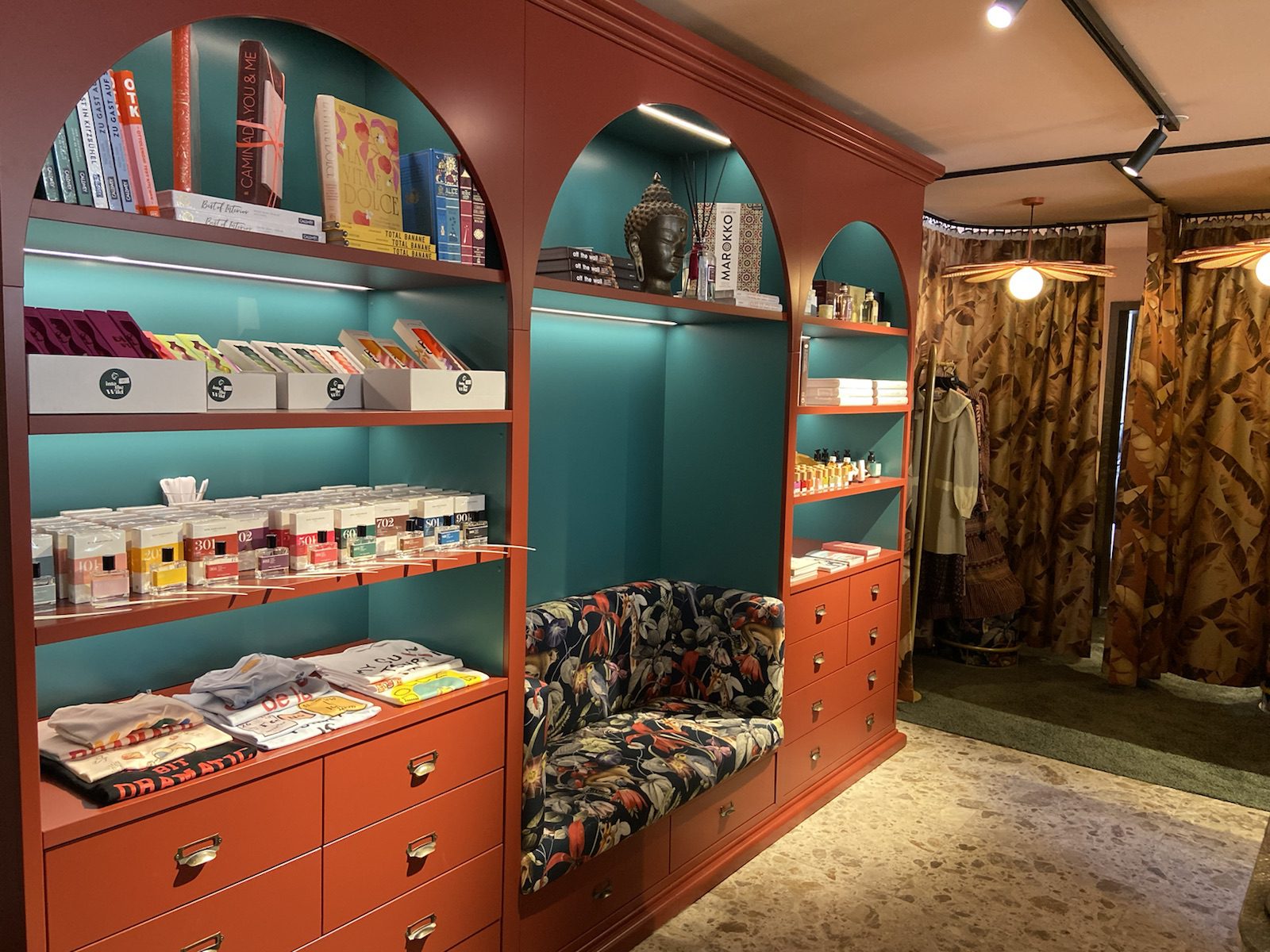 Sitzgeglegenheit zum Schmökern ©Steve_Herud