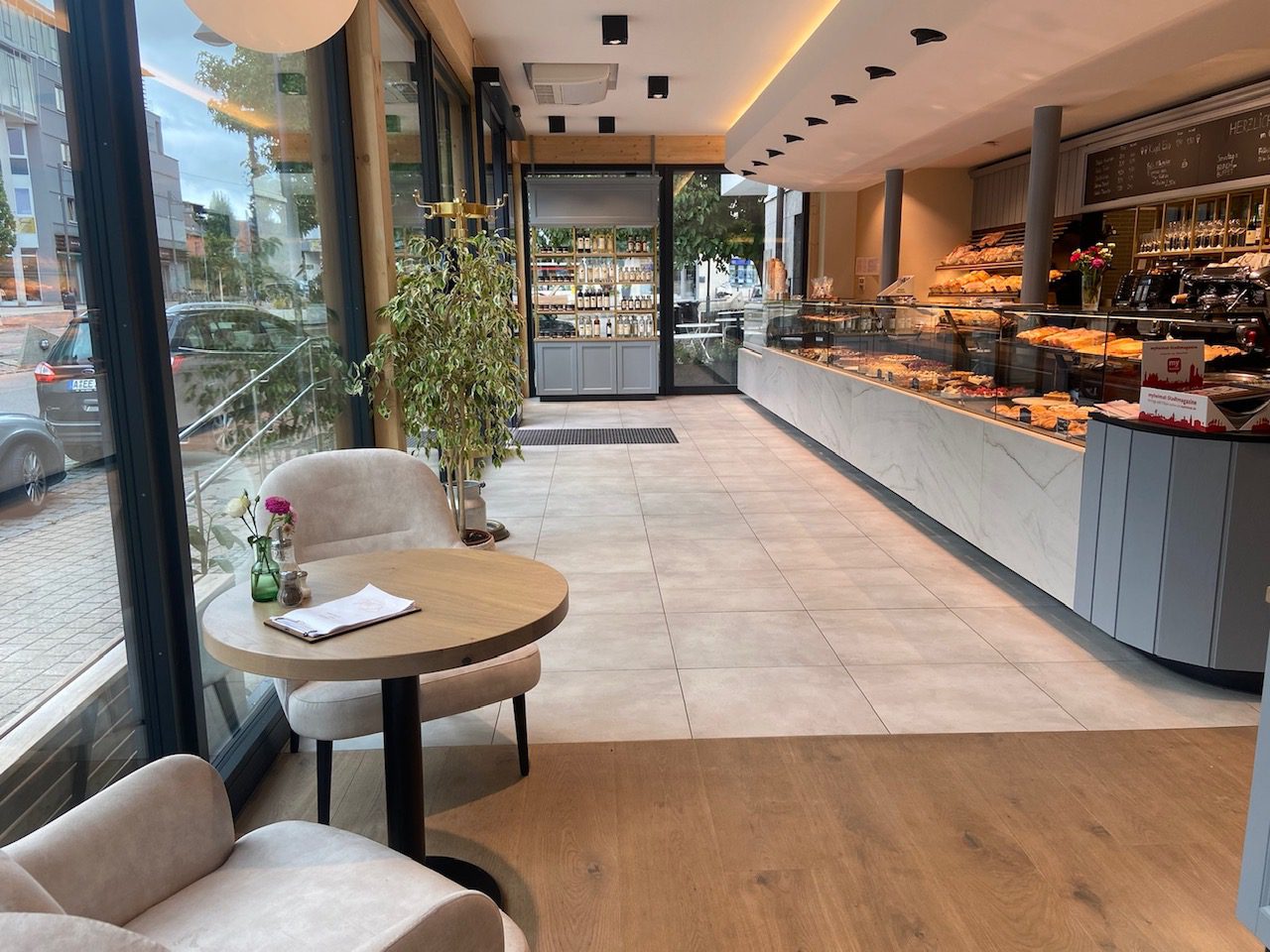 Hell und modern Café Ertl