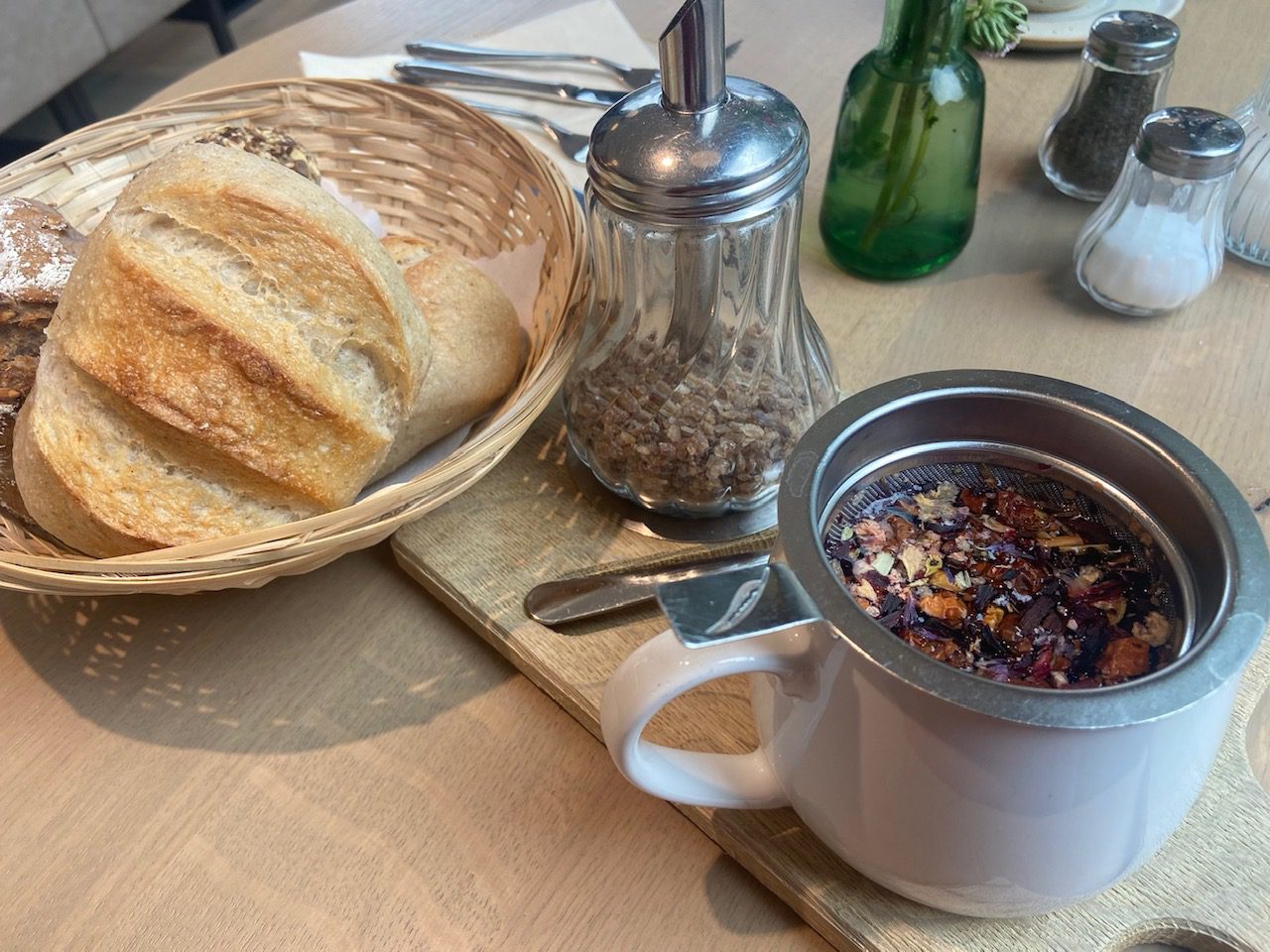 Verschiedene Teesorten zur Auswahl