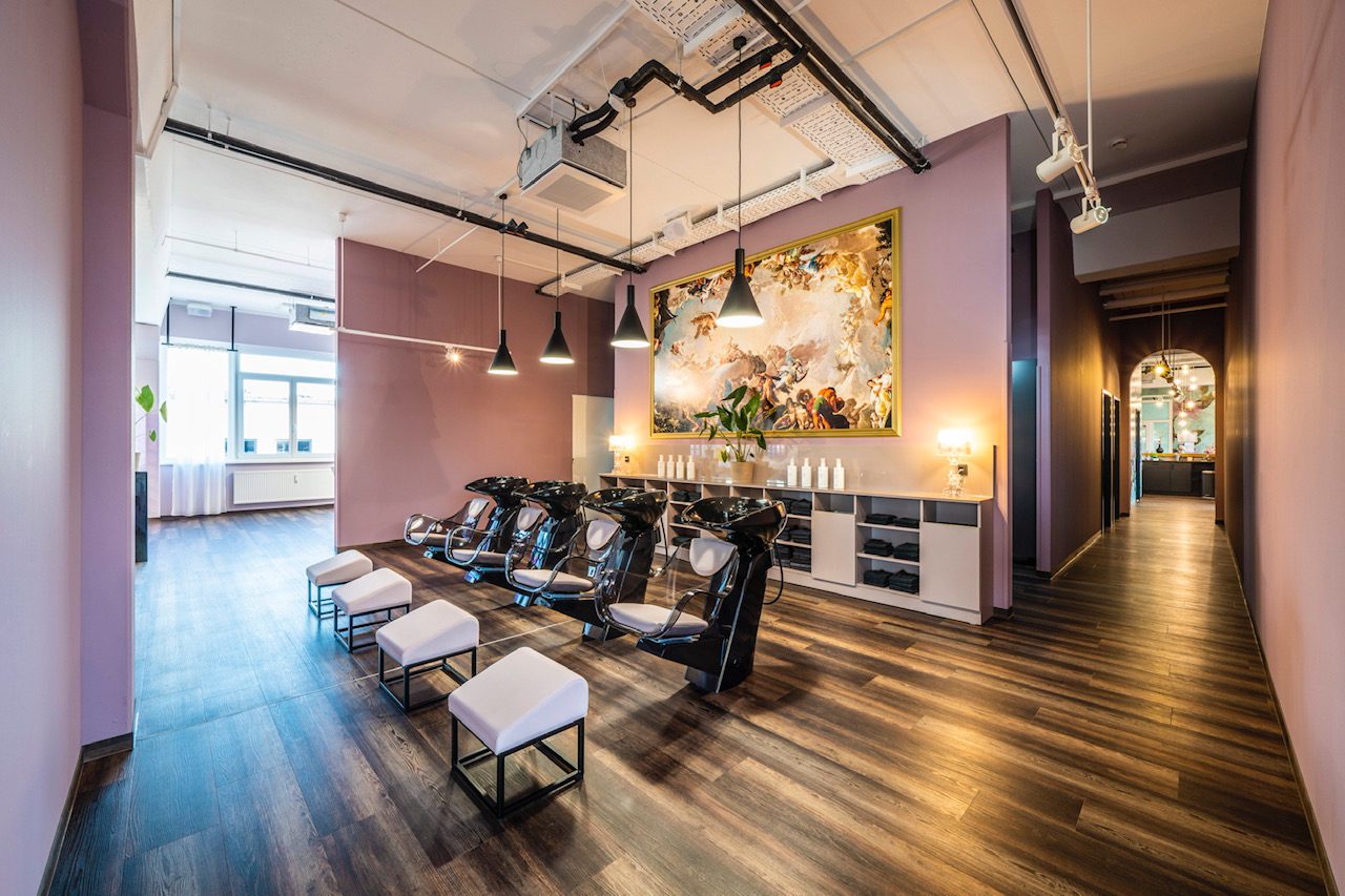 Modernes Friseurstudio von Hairstylistin Alena Hackenberg