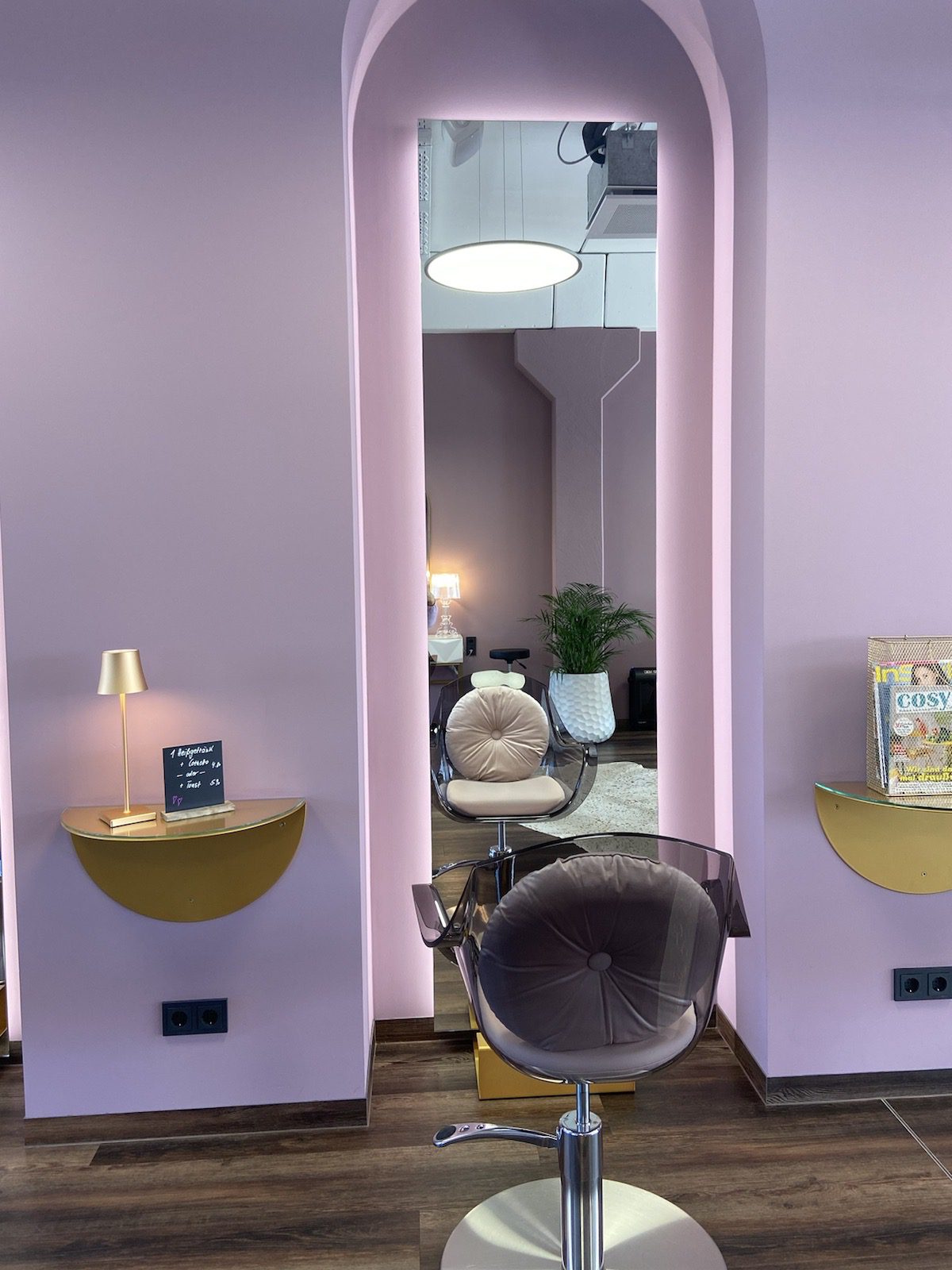 Arkaden rosa angestrahlt