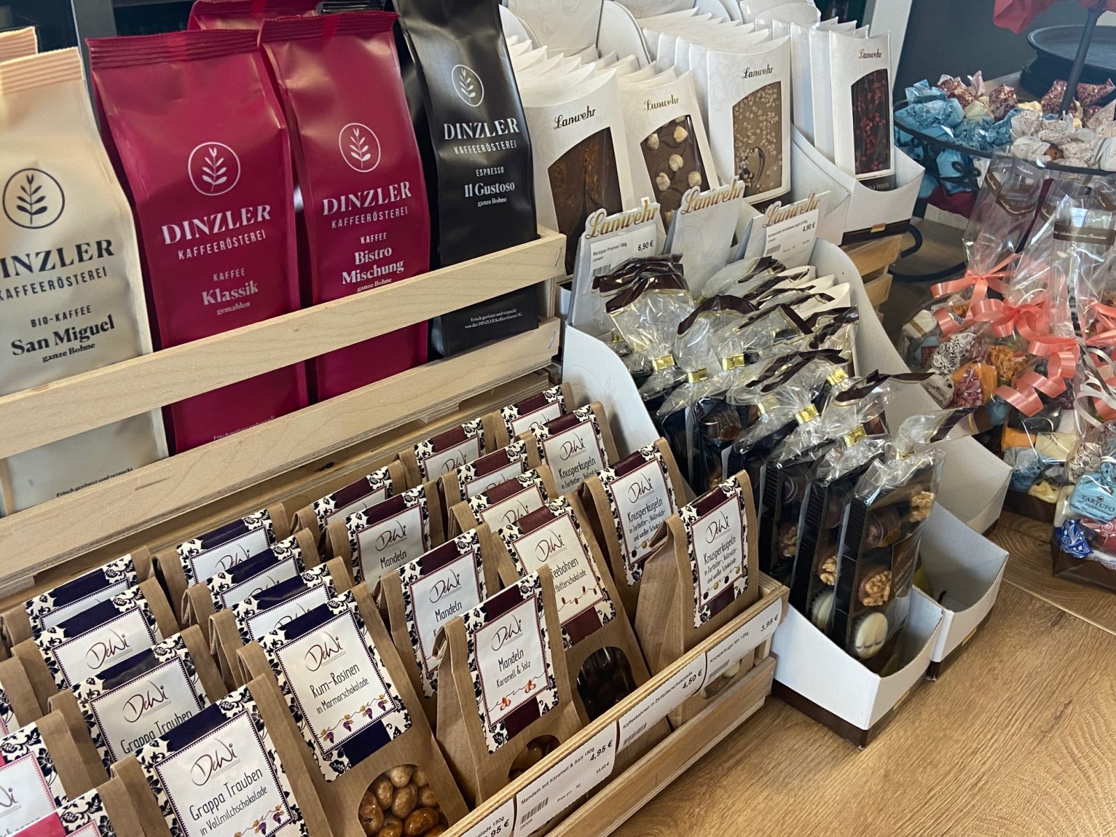 Kaffee von Dinzler und leckere Schokolade