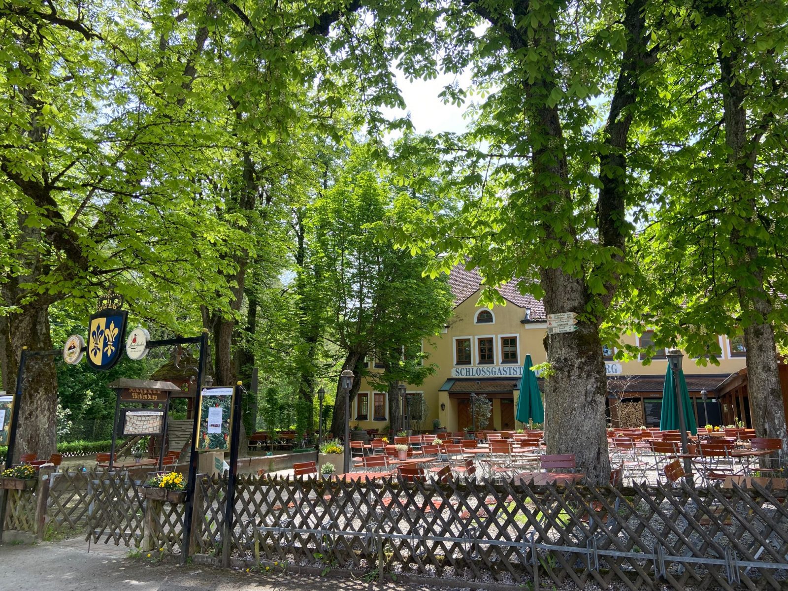 Großer geräumiger Biergarten in Wellenburg