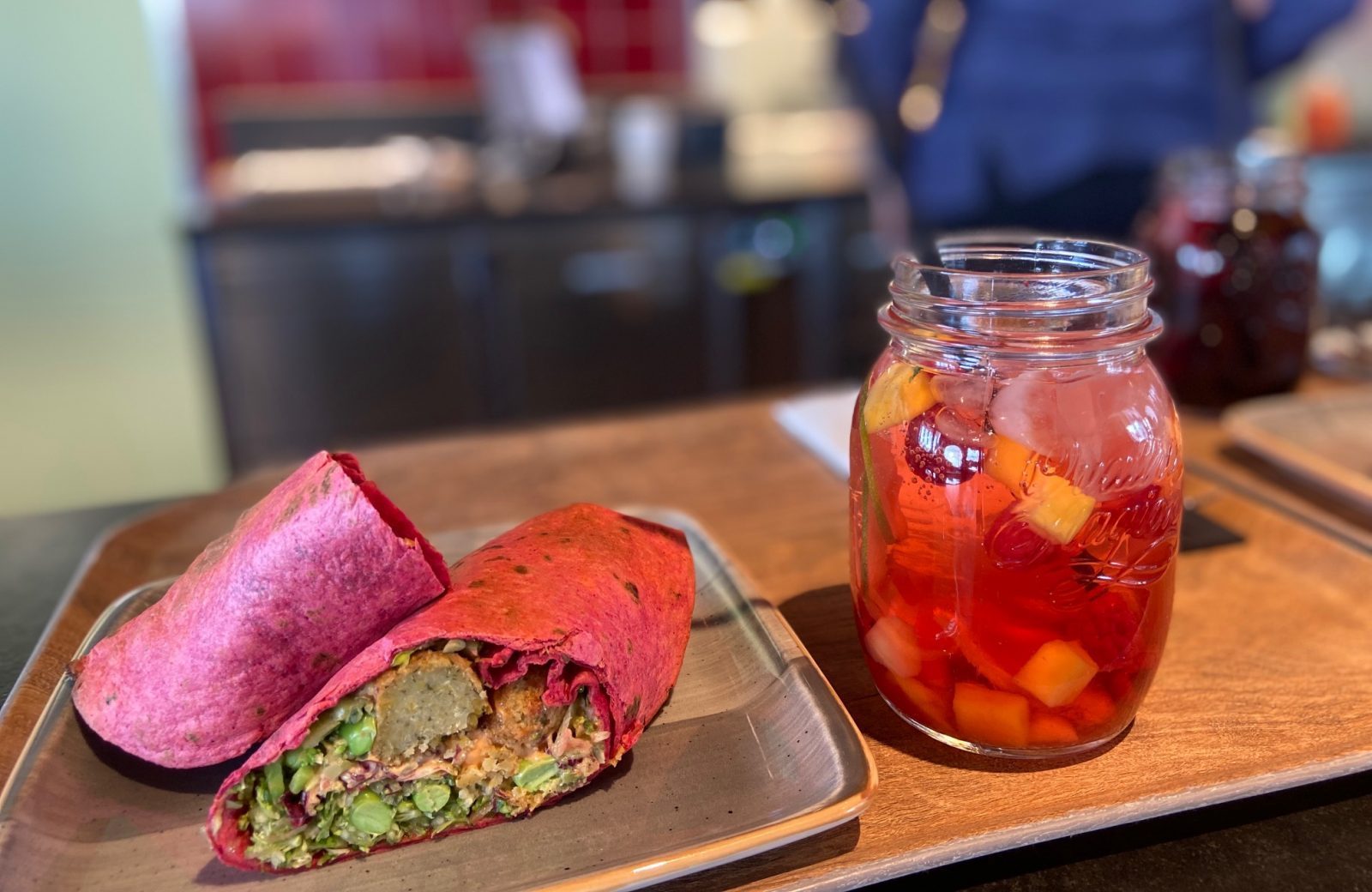 Mary Rolls gefüllt mit knackigem Gemüse und Zander, Chicken, Falafelbällchen oder Green Oat