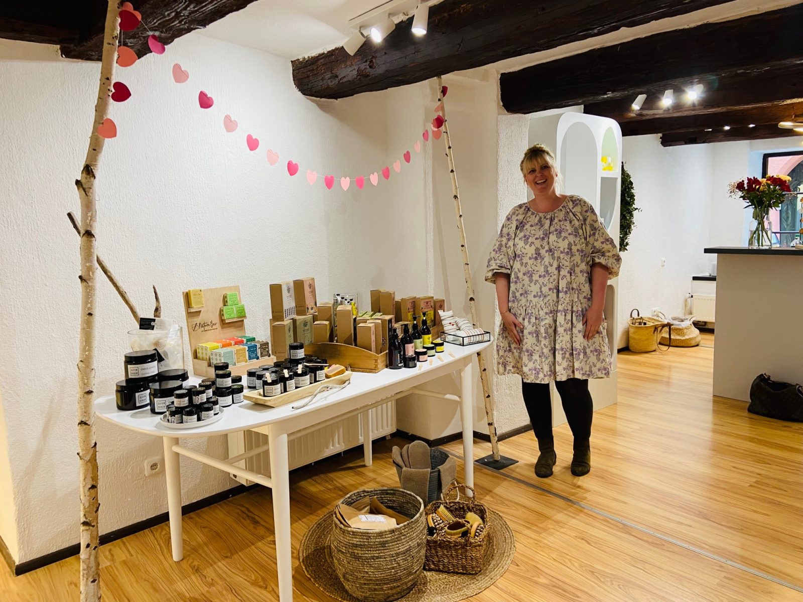 Janine in ihrem Store in der Augsburger Altstadt