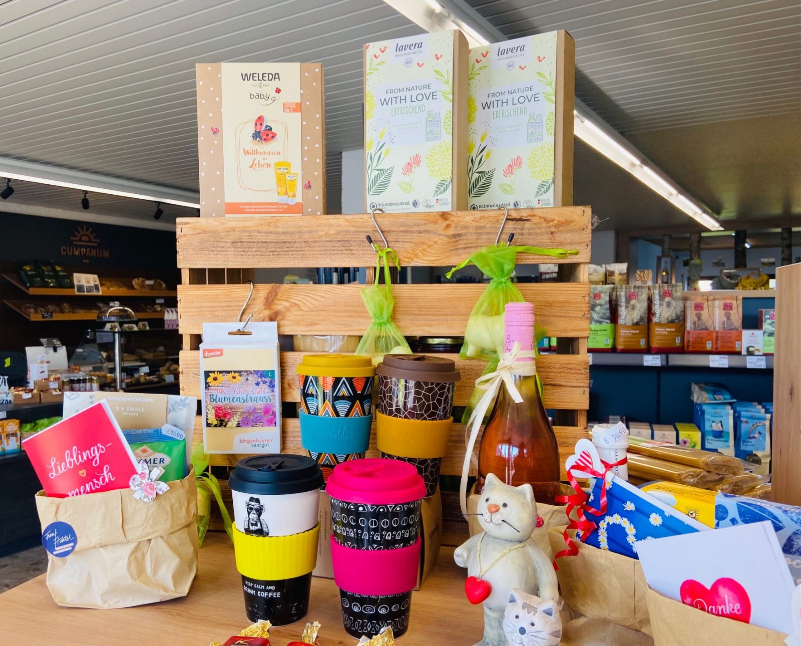 Obst und Gemüse, Molkereiprodukte, Käse, Getränke, Haushaltswaren und Naturkosmetik