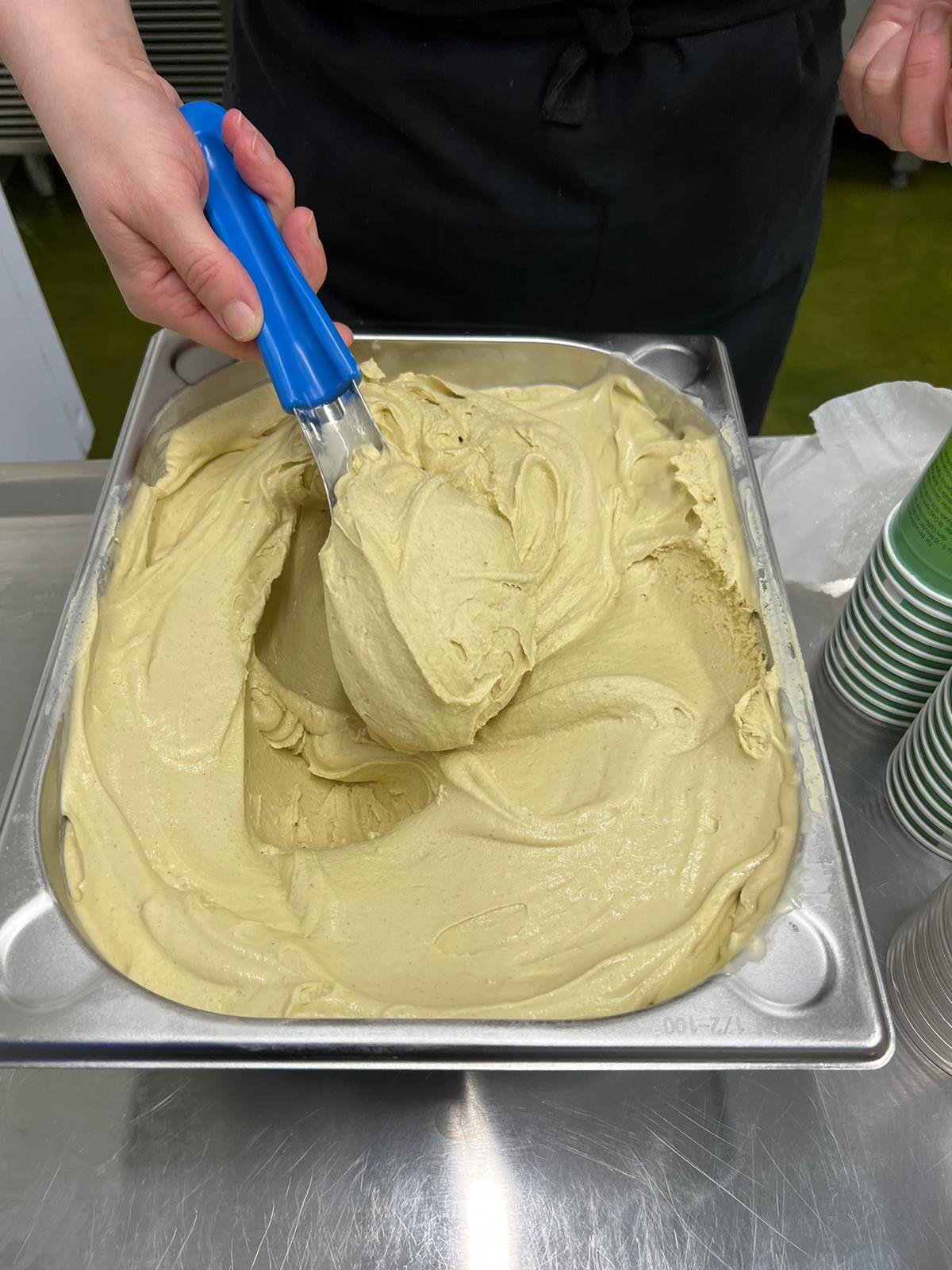 Cremiges Eis ohne künstliche Farbstoffe