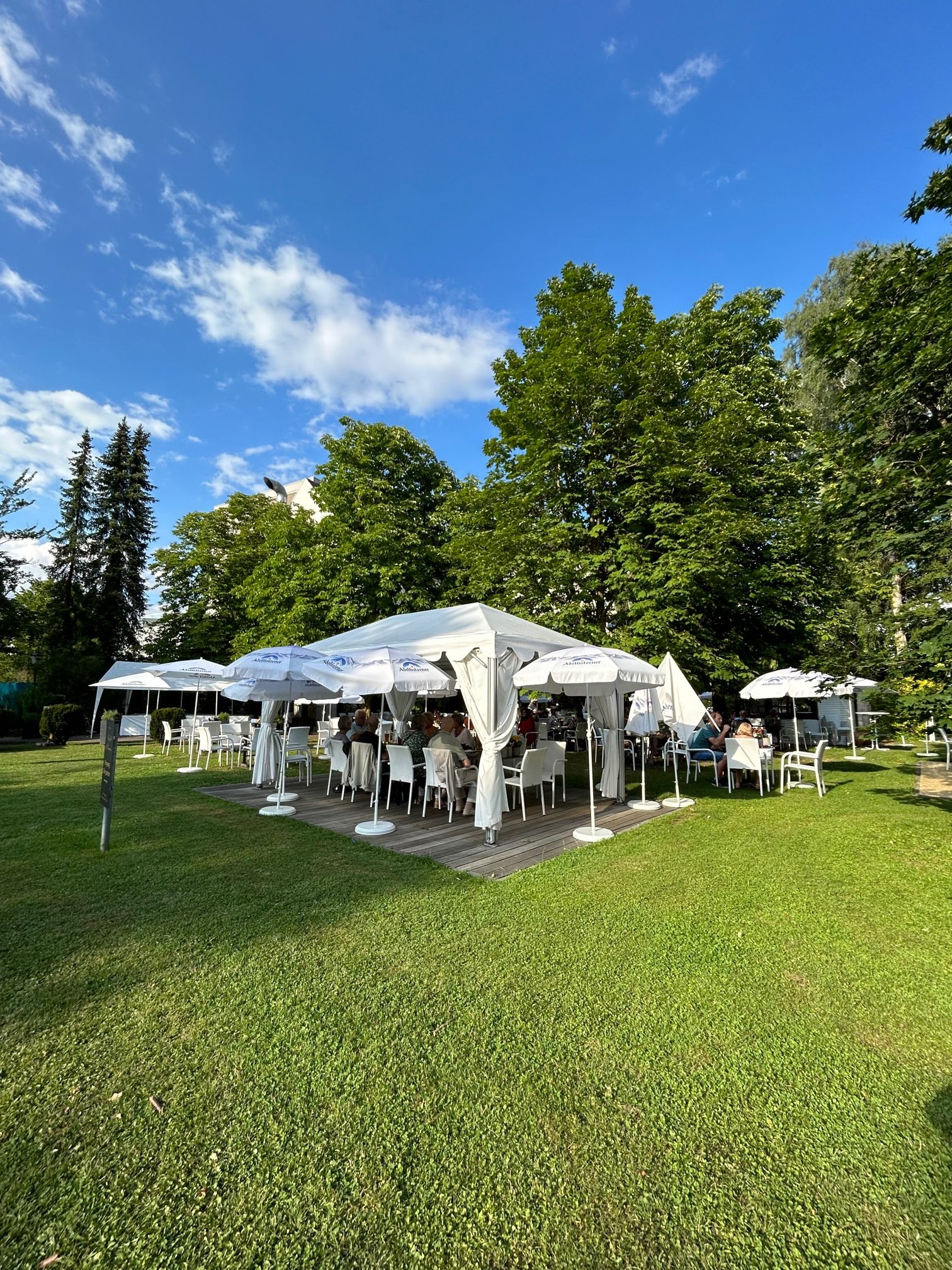 Pavillon-Biergarten im Parkhotel Schmid