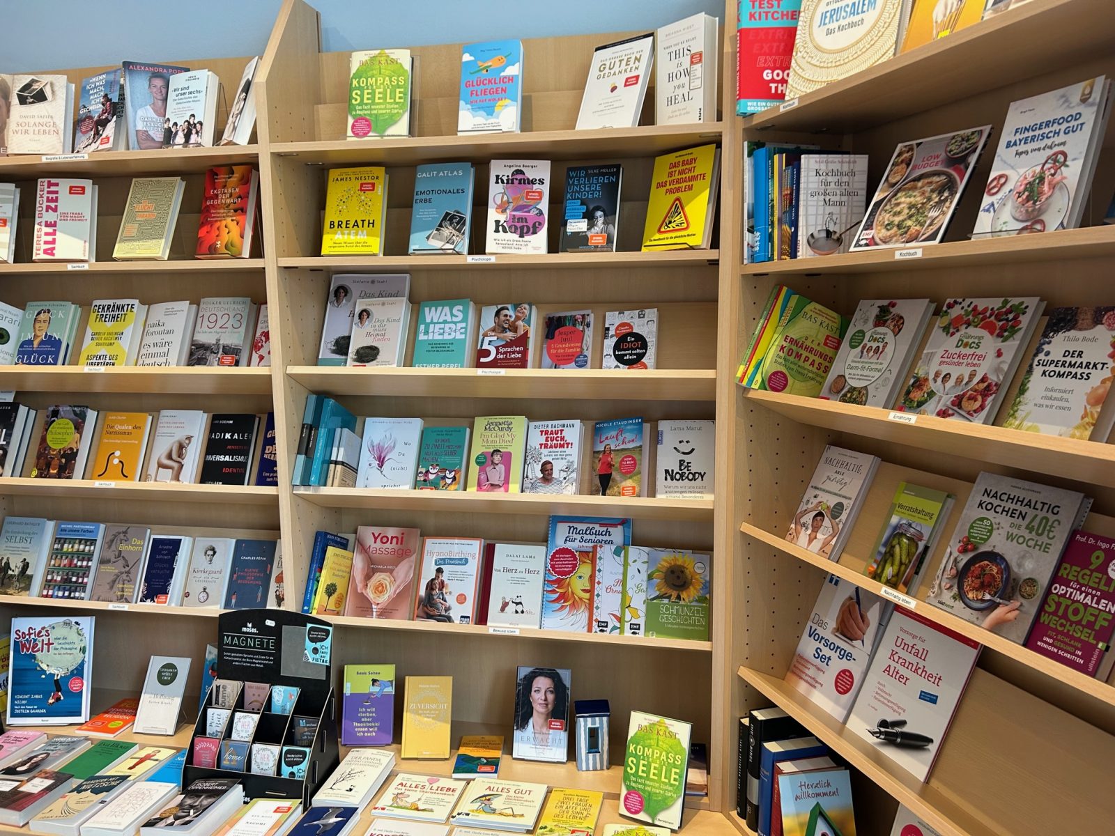 Große Auswahl an Büchern aller Genre