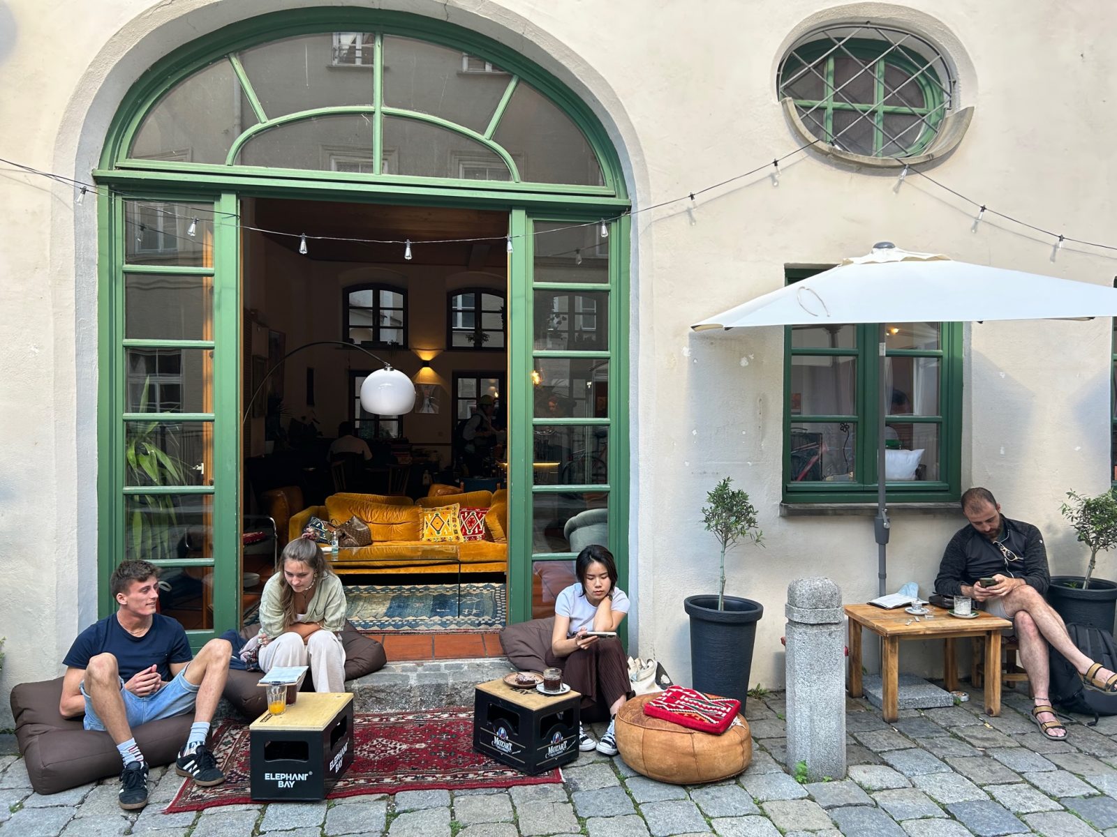 Dede - Café mit entspannter Atmosphäre