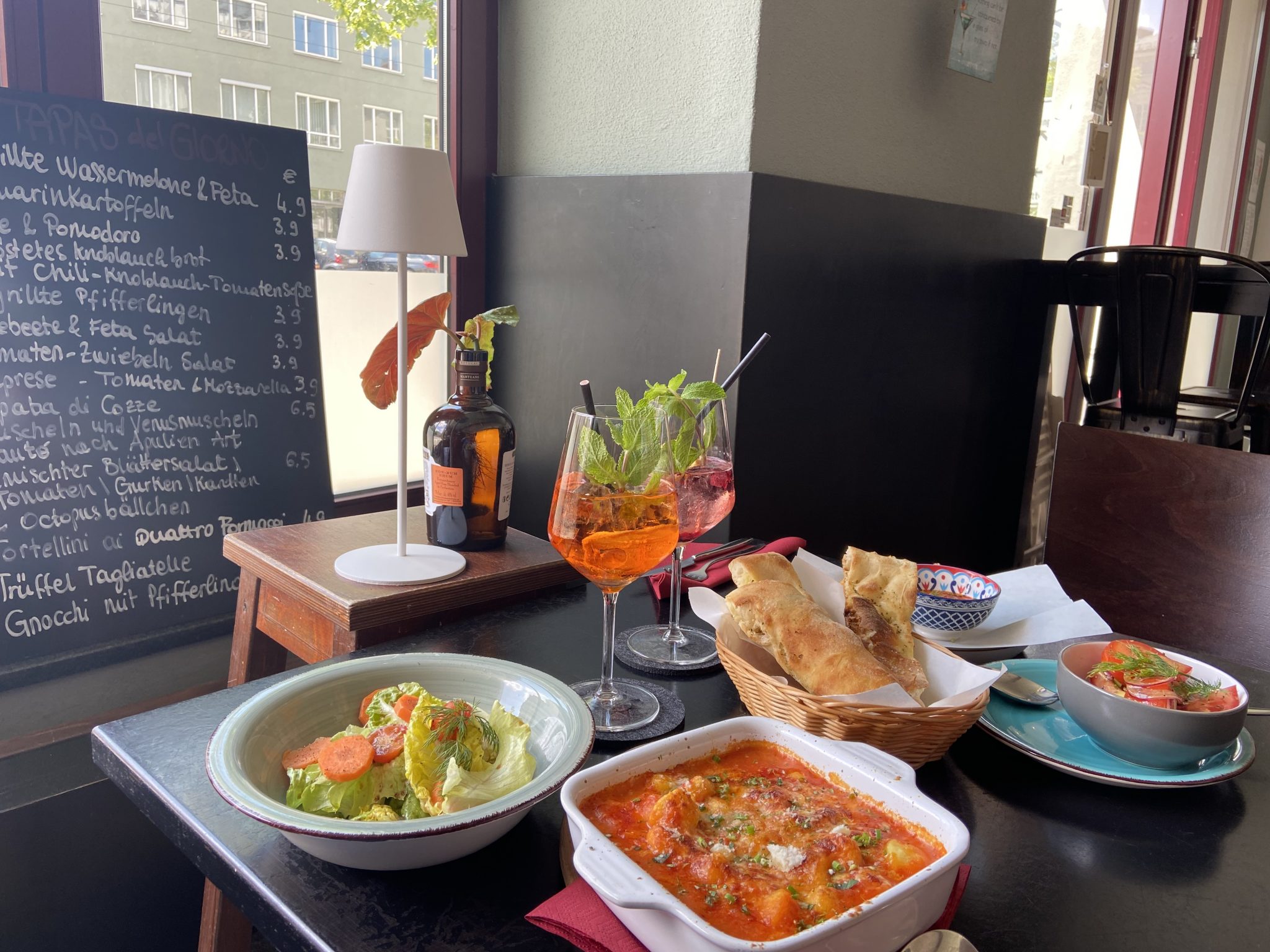Frische Tapas und coole Drinks