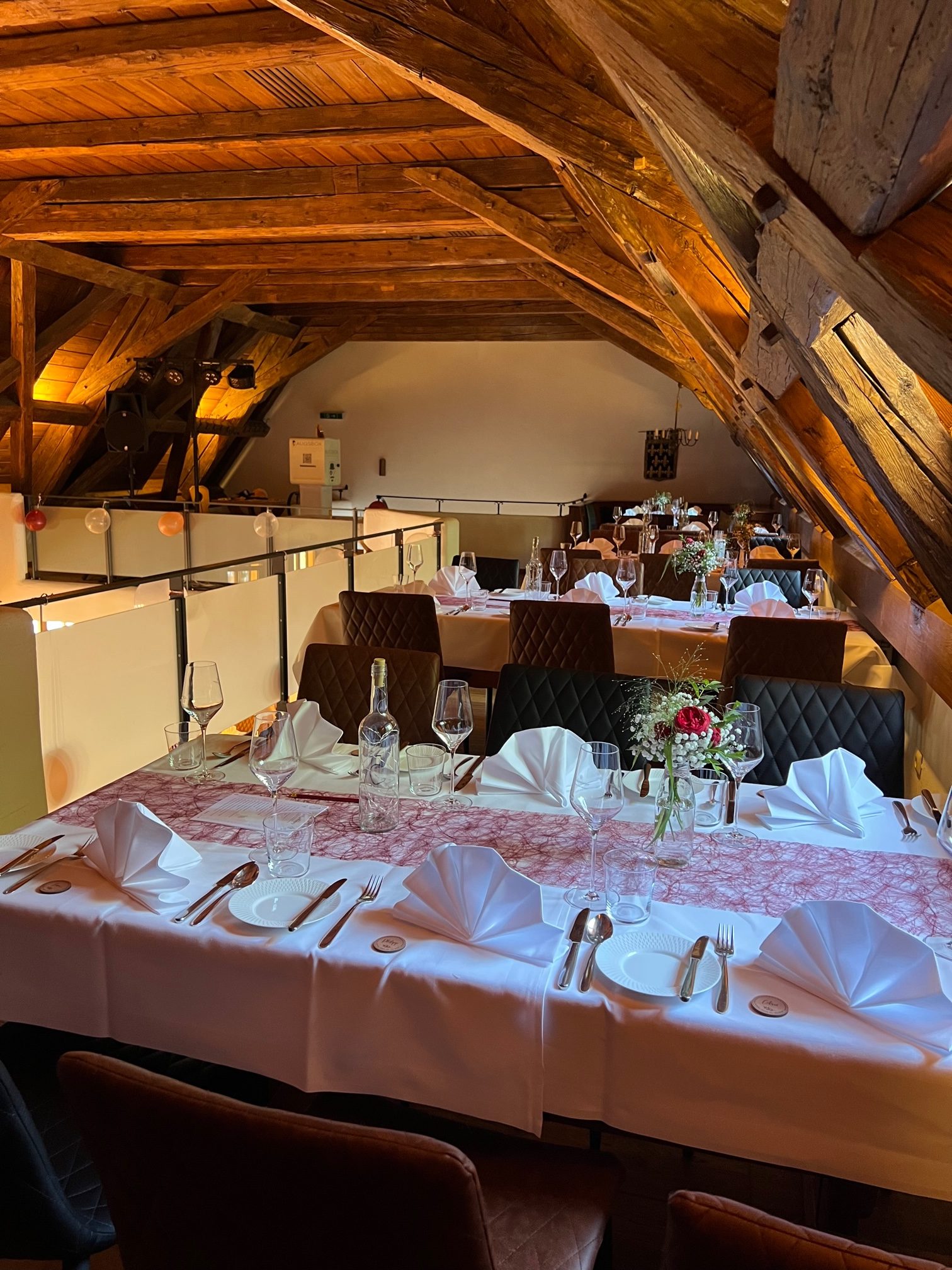 fürstliches Restaurant mit Galerie