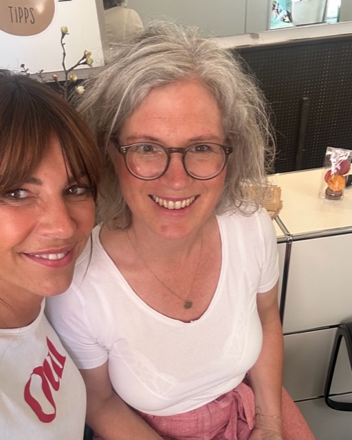 Karin und Ruth, die Stadtführerin