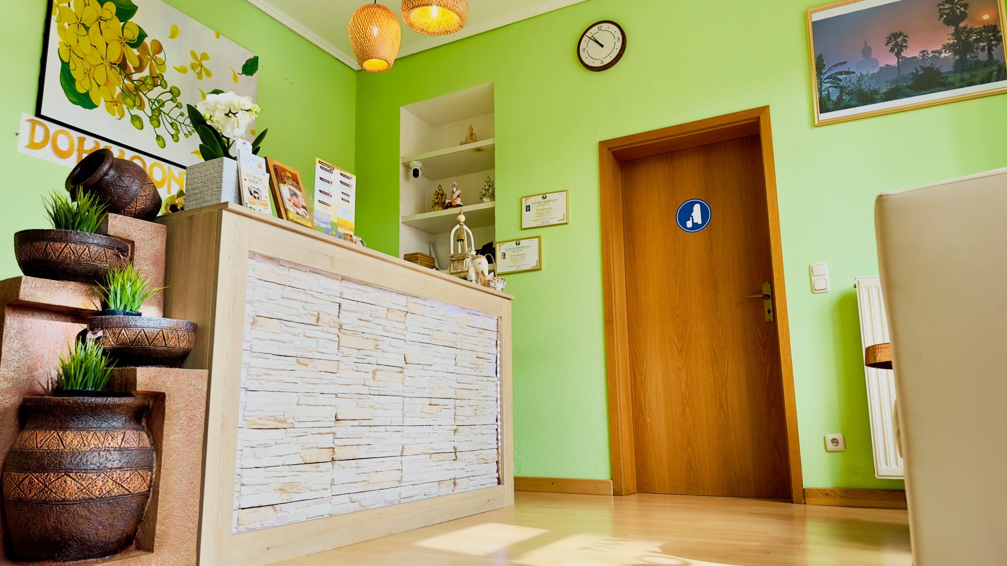 Aromaölmassage oder Fußreflexmassage wird ebenso angeboten