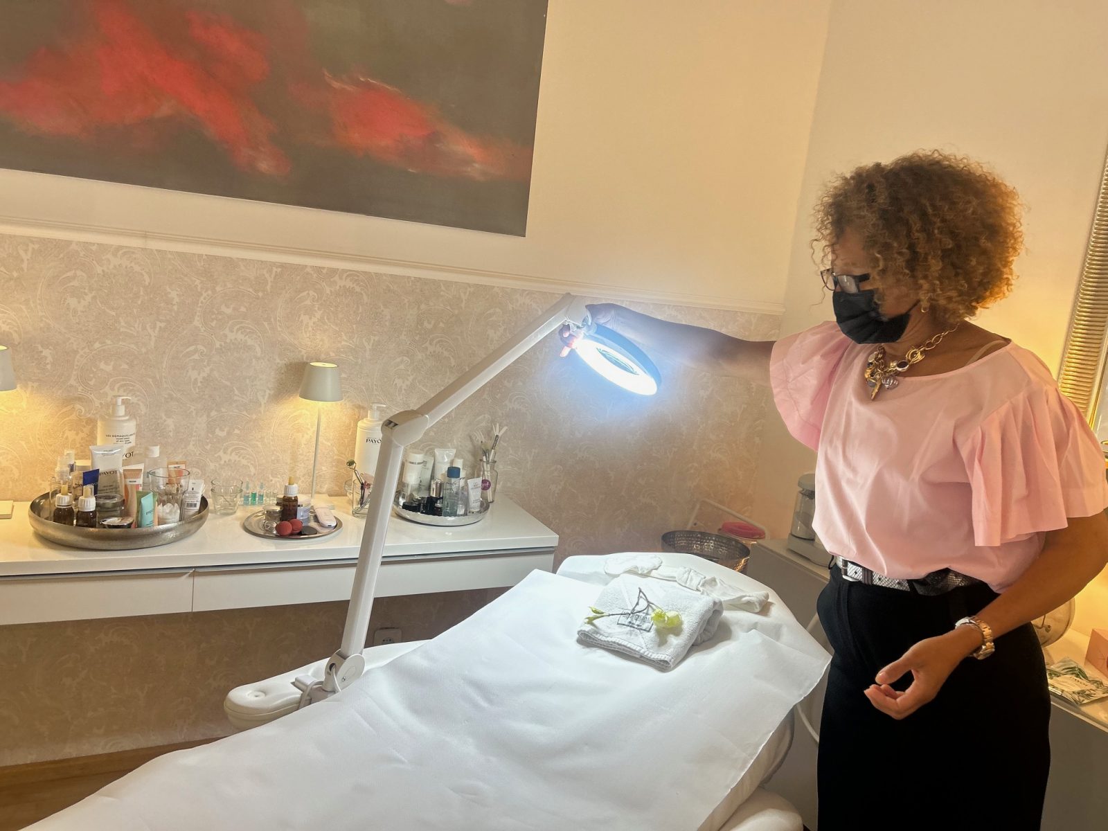 Professionelle Kosmetikbehandlung mit Top-Marken